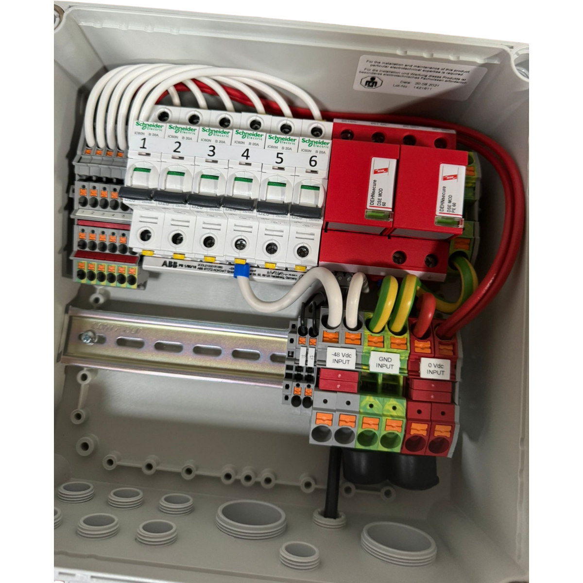 Sicherungsautomaten Rosenberger SLPDU22-x6 DC Power Distribution Unit – 48 V DC Verteilerbox mit DEHNsecure SPD & 6× Schneider Electric iC60N 20 A