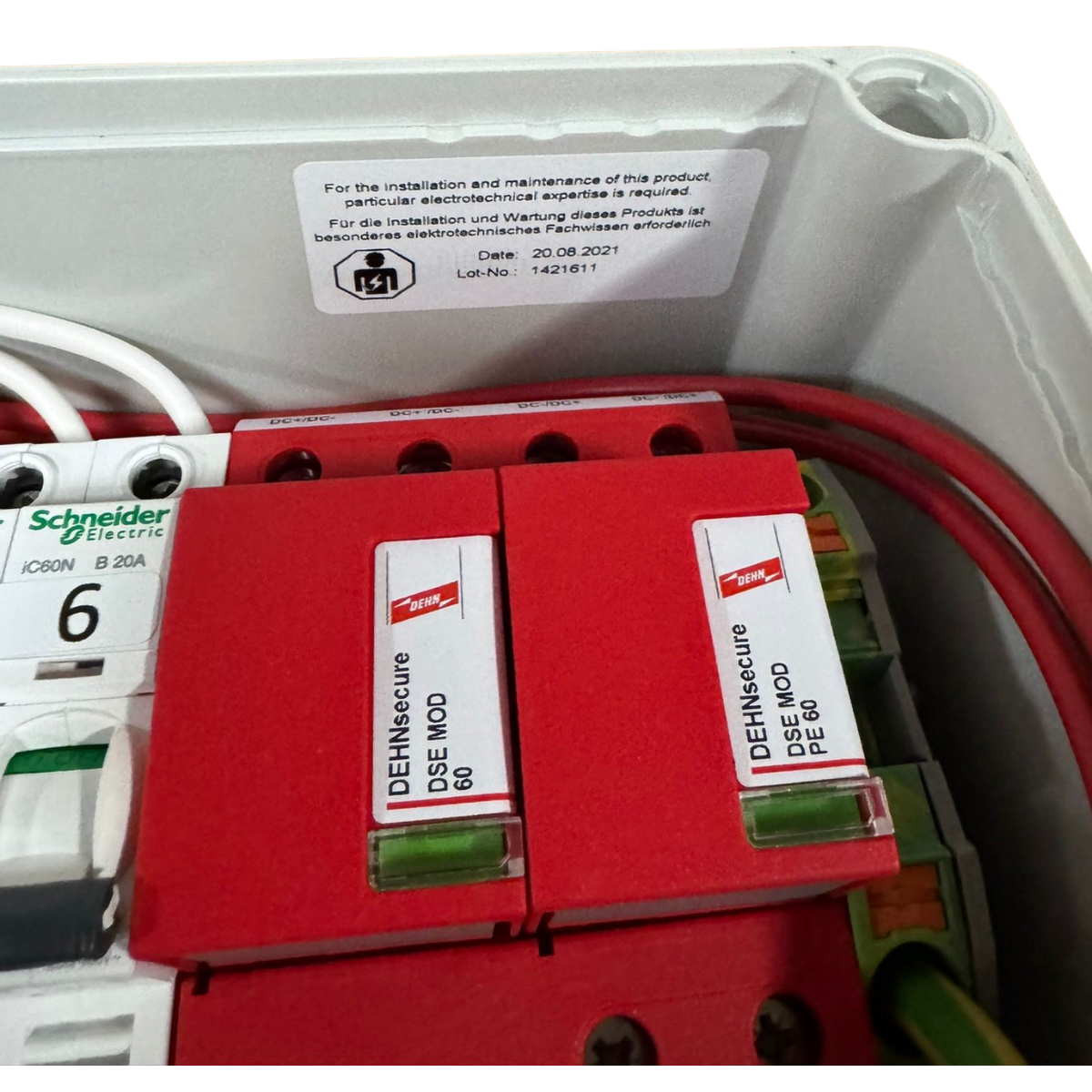 Sicherungsautomaten Rosenberger SLPDU22-x6 DC Power Distribution Unit – 48 V DC Verteilerbox mit DEHNsecure SPD & 6× Schneider Electric iC60N 20 A